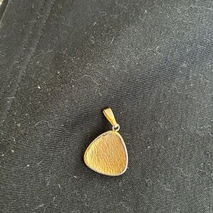 Elegant Gold Pendant Necklace